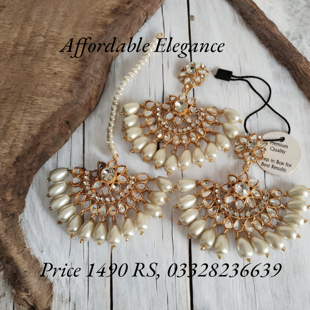 Beautiful Bindiya and Earrings set