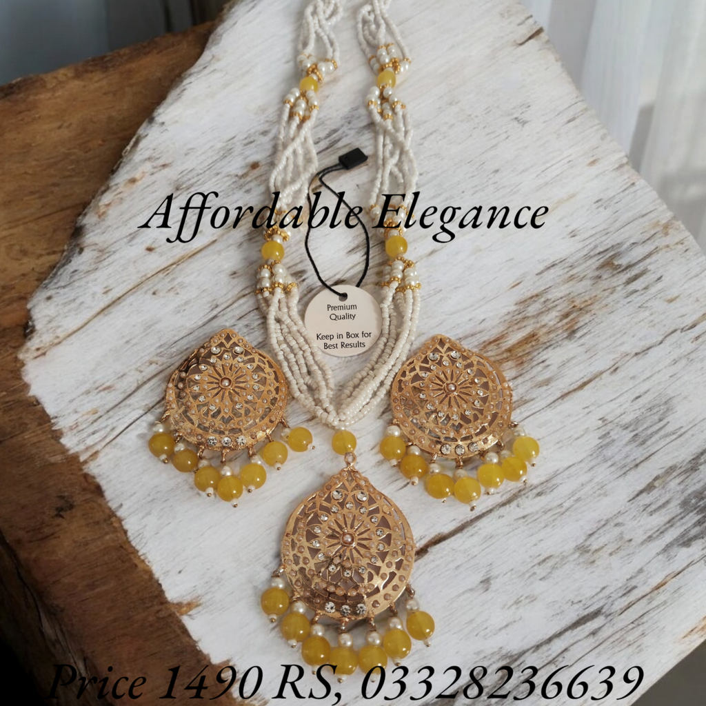 Gorgeous short Maala set