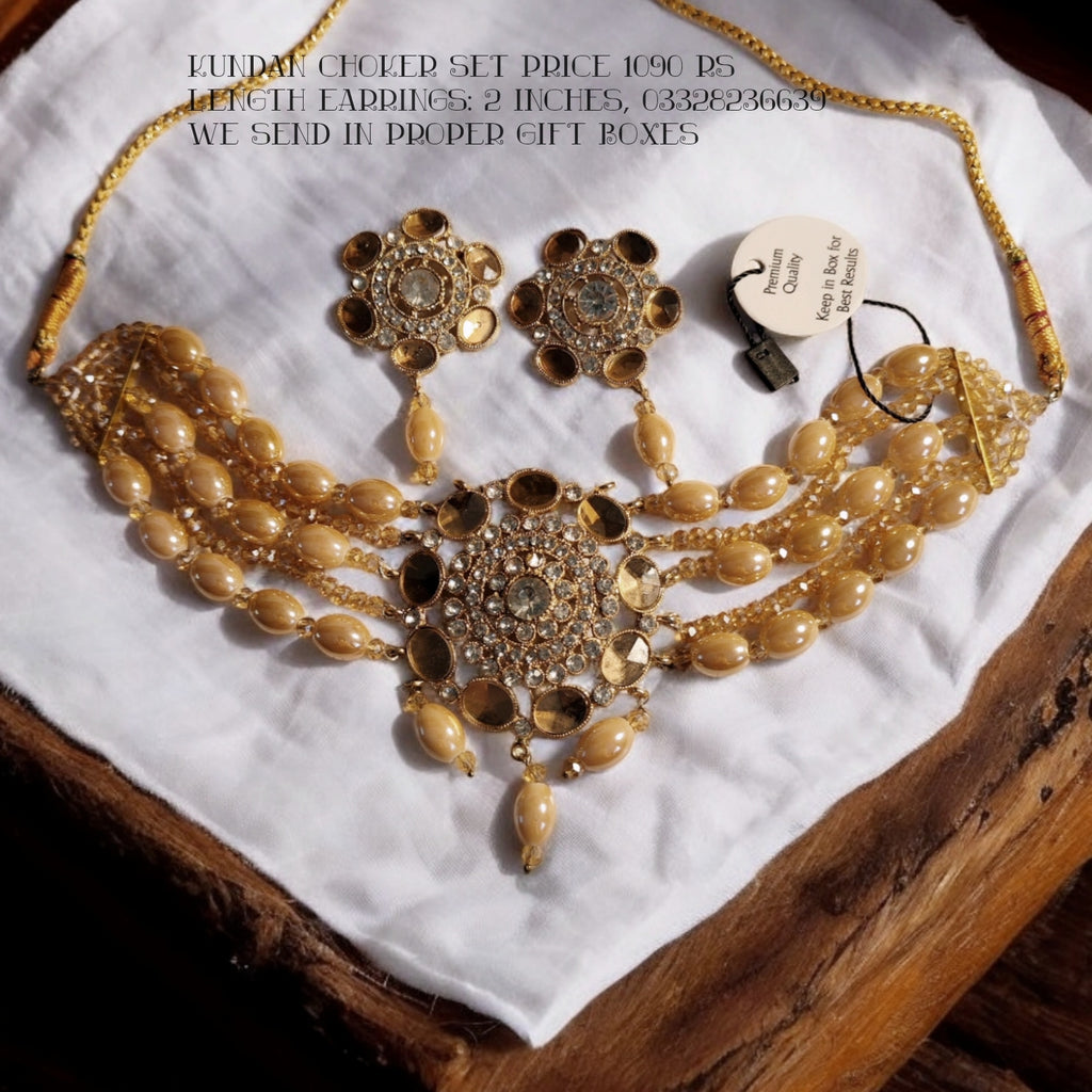 Beautiful Kundan studded choker set